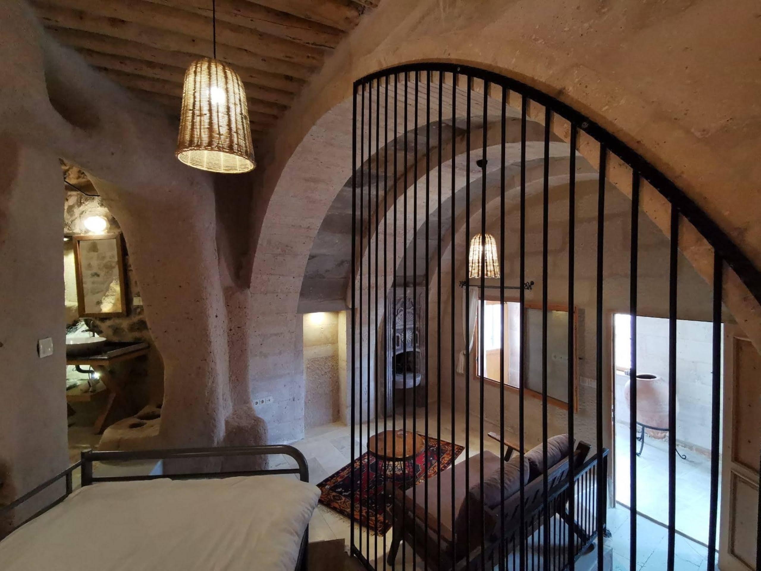 Helike Cave Suites Uchisar Exterior photo