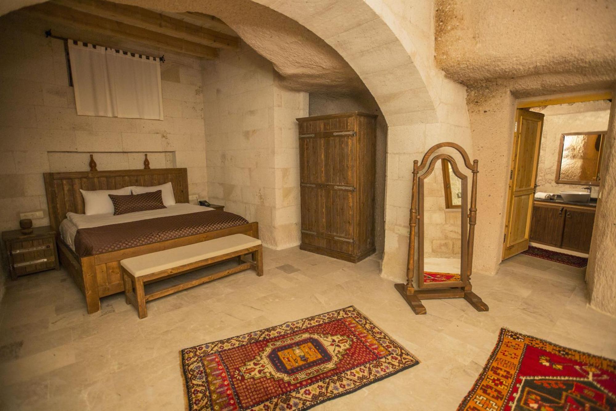 Helike Cave Suites Uchisar Room photo